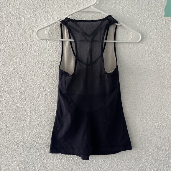 Lululemon Size 2 Navy Blue Mesh Back Tank Top w Built in Bra *Msg one insert - Picture 4 of 6